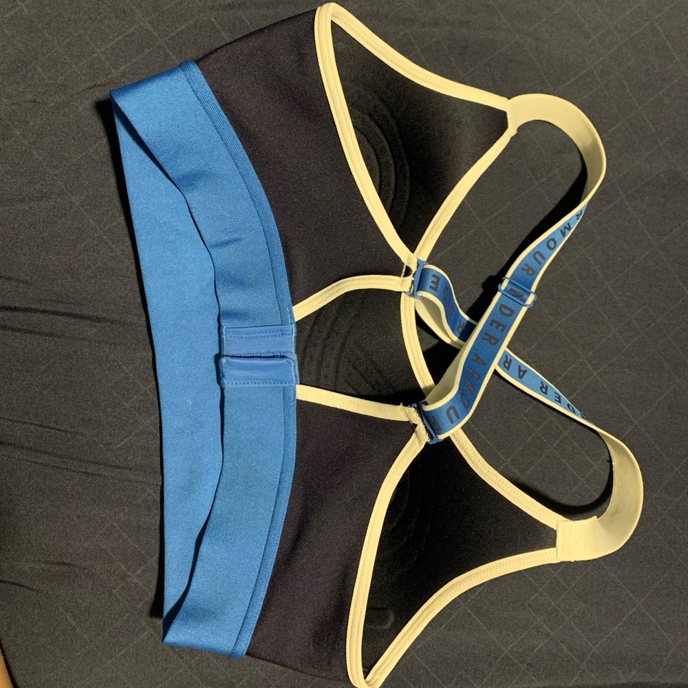 Top under armour 💙 in excellent condition